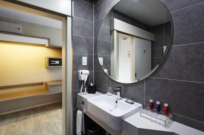 Q Damansara By Trillionz Hotel Petaling Jaya Exterior foto